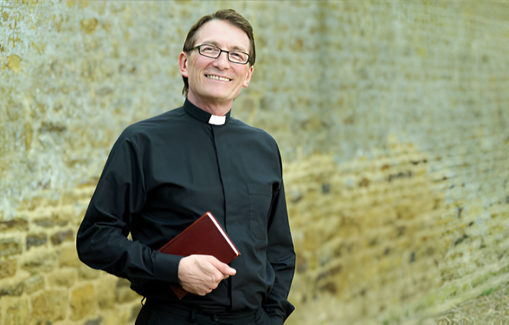 How to Choose the Perfect Preacher Shirt for Every Occasion?