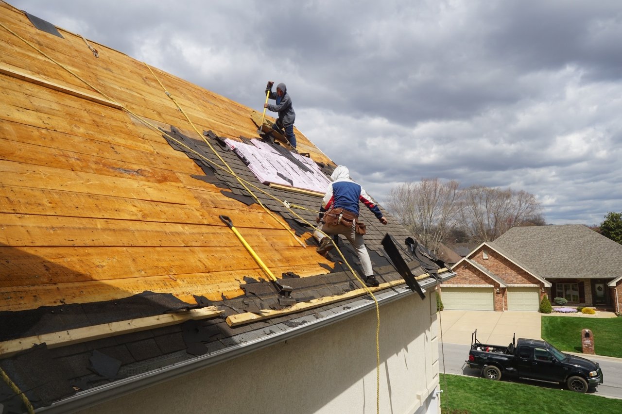 Roof Maintenance Tips for a Long-Lasting Home